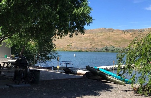 Hagerman House | RIVERFRONT LODGE IN HAGERMAN PARADISE.