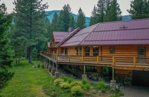 Greenough House | Riverfront Lodge On The Blackfoot