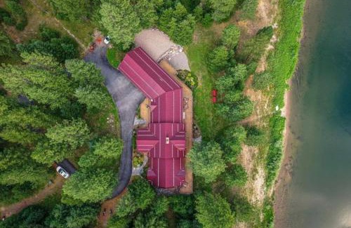 Greenough House | Riverfront Lodge On The Blackfoot