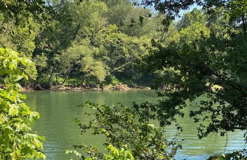 Burkesville Cabin | Riverfront Lodge