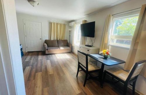 Shady Cove Hotel | Riverfront Lodging