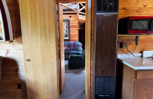 Crystal Falls House | Riverfront Loft 5