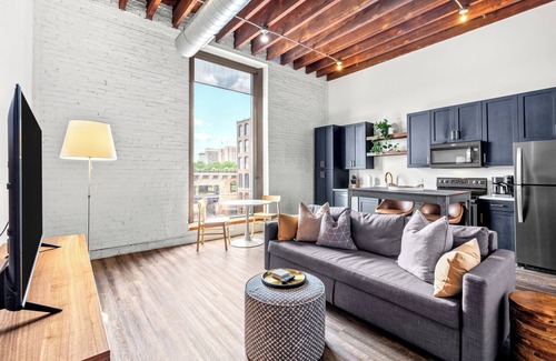 Mitchell Apartment | Riverfront Loft - Arch Views - Onsite Fitness Center