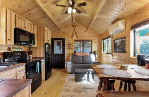 Hedgesville Cabin | Riverfront Log Cabin on the Potomac River -