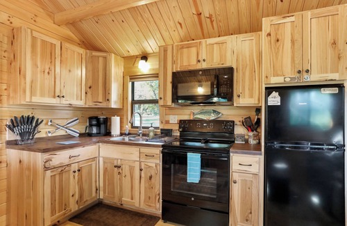 Hedgesville Cabin | Riverfront Log Cabin on the Potomac River -
