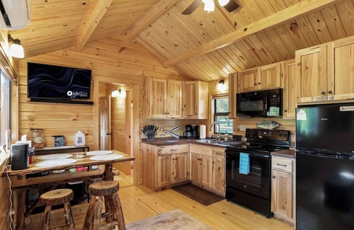 Hedgesville Cabin | Riverfront Log Cabin on the Potomac River -