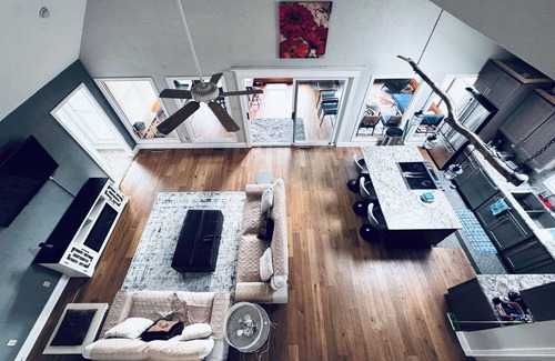 Lynn Center House | Riverfront Luxury home & wakeup with Sunrise