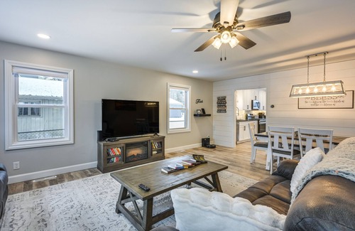 Hope Cottage | Riverfront Michigan Cottage w/Fire Pit & Kayaks!