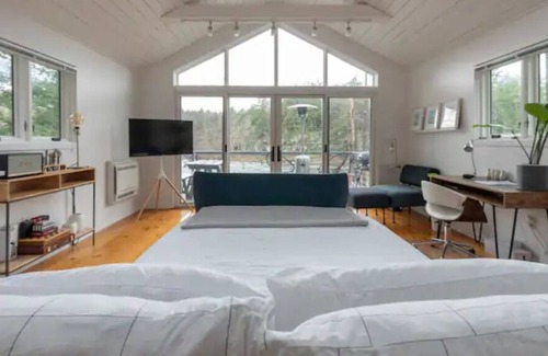Freehold House | Riverfront modern cabin- 20 minutes to Windham & Hudson