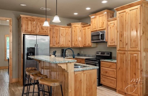Flippin House | 🐟Riverfront🎣Monster Fish🛥️Boat Launch👶Kid friendly🎆Across from Gaston's
