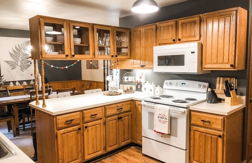 Estes Park House | Riverfront Mountain Cottage Retreat