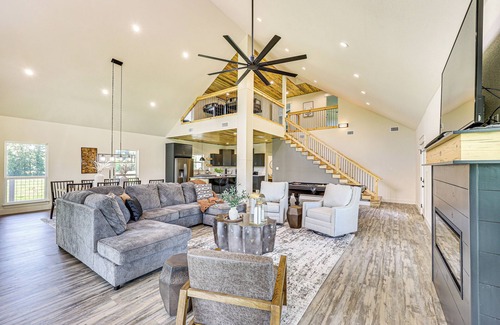 Nashville Cabin | Riverfront Murfreesboro Cabin w/Fire Pit