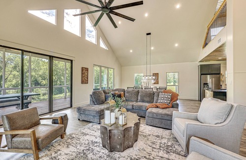Nashville Cabin | Riverfront Murfreesboro Cabin w/Fire Pit