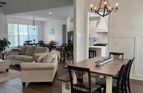 Augusta House | Riverfront Neighborhood Masters Rental