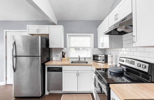 Noblesville House | Riverfront Noblesville Home/kayaks/Fishing, boating!