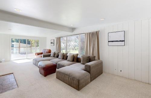 Salyer House | Riverfront Oasis