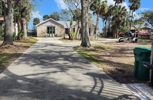 South Daytona House | Riverfront Oasis - Family Friendly