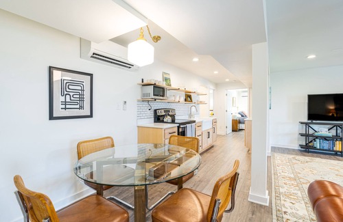Middletown House | Riverfront Oasis with Mountain Views, close to town