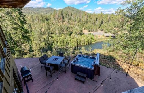 Trail House | Riverfront Oregon retreat with hot tub and pool