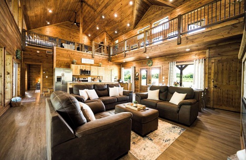 Golden Cabin | Riverfront | Ping Pong + Playset + Kayaks | EV