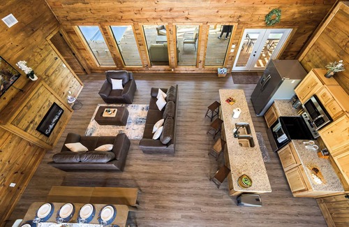 Golden Cabin | Riverfront | Ping Pong + Playset + Kayaks | EV