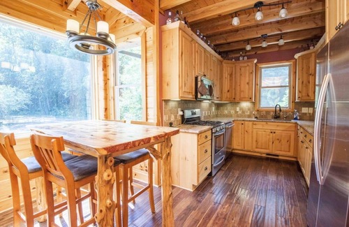 Tellico Plains Cabin | Riverfront Premium Cabin