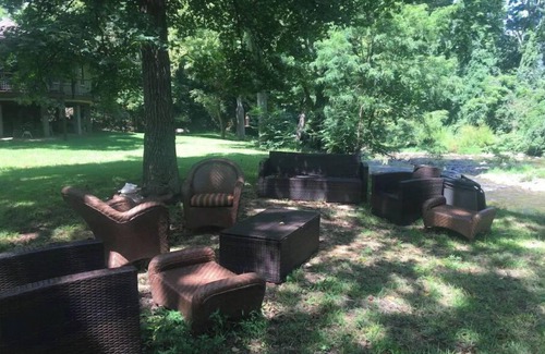 Hot Springs Cabin | Riverfront! Private, short walk to town