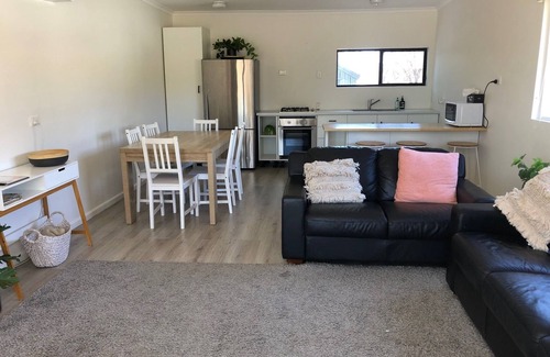 Murraylands House | Riverfront property at Big Bend offering majestic views and location