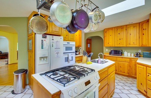 Startup House | Riverfront Rental w/Deck: 4 Mi to Wallace Falls!