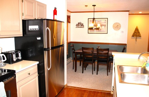 North Woodstock Condo | Riverfront Retreat in Deer Park