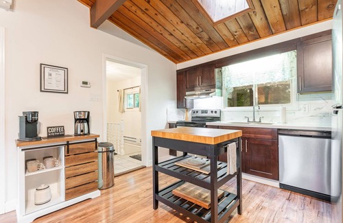 Baddow Cottage | Riverfront Retreat - Large Family Cottage with Games Room, Hot Tub and Sauna