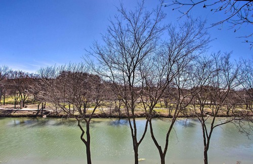 Glen Rose House | Riverfront Retreat ~ 2 Blocks to Big Rocks Park
