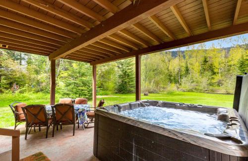 Cle Elum House | Riverfront Retreat at Lavender Lake