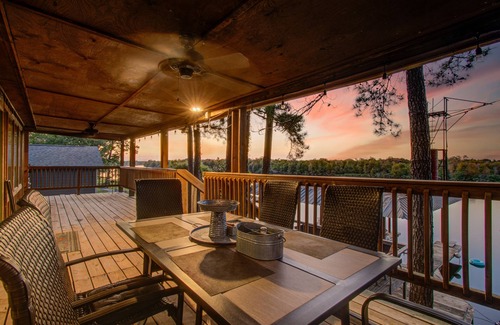 Barrett House | Riverfront Retreat Getaway