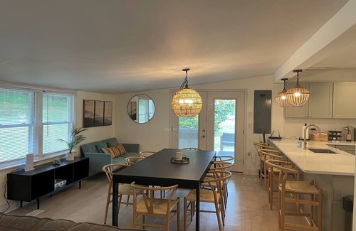 Fishers Hill House | Riverfront Retreat
