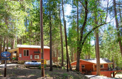 North Wawona House | Riverfront Retreat