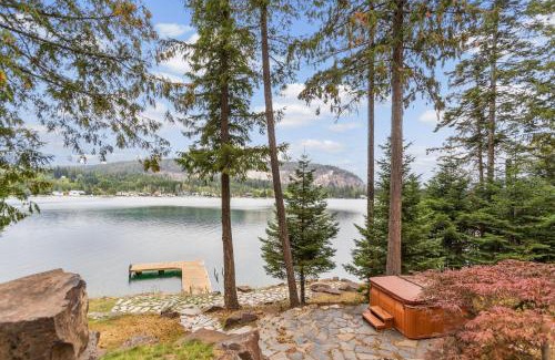 Sandpoint House | Riverfront Retreat