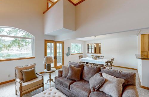 Sandpoint House | Riverfront Retreat