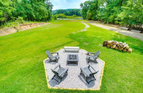 Royal House | Riverfront Royal Home with Hot Tub and Fire Pits!