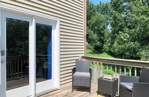 Yorkville Apartment | Riverfront/RW Waterpark/Kayak & Canoe/Fishing/Free WIFI/Comfy beds