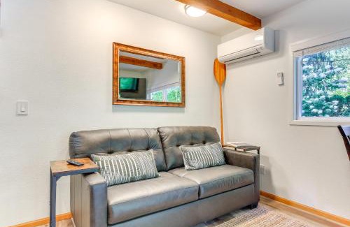 Sandy Apartment | Riverfront Sandy Retreat, Fish and Kayak On-Site