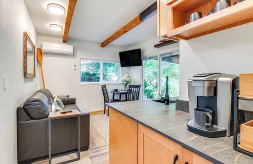 Sandy Apartment | Riverfront Sandy Retreat, Fish & Kayak On-Site