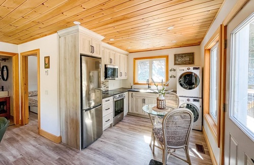 Haliburton Cottage | Riverfront Serenity ion Drag