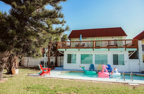 Crescent Beach Apartment | Riverfront*Shared Pool*3-Minute Walk to the Beach (202)