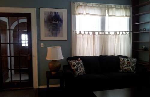 Monticello House | Riverfront Ski & Fishing retreat, steps from the slopes!