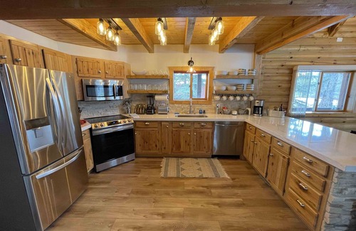 San Juan River Village House | Riverfront "Streams & Dreams" Cabin with Hot Tub