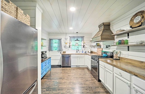 Sugar Grove House | Riverfront Sugar Grove Home: Hot Tub & Views!