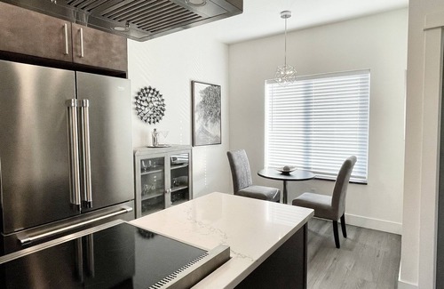 The Dalles House | Riverfront TH with 3 bedrooms, modern, near Discovery Ctr., pet friendly