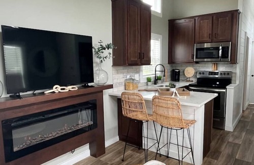 Knox County Cottage | Riverfront Tiny House- Fishing & Kayaking