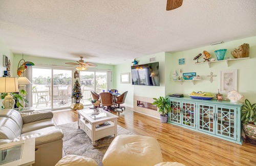 Titusville House | Riverfront Titusville Townhome w/ Community Pool!